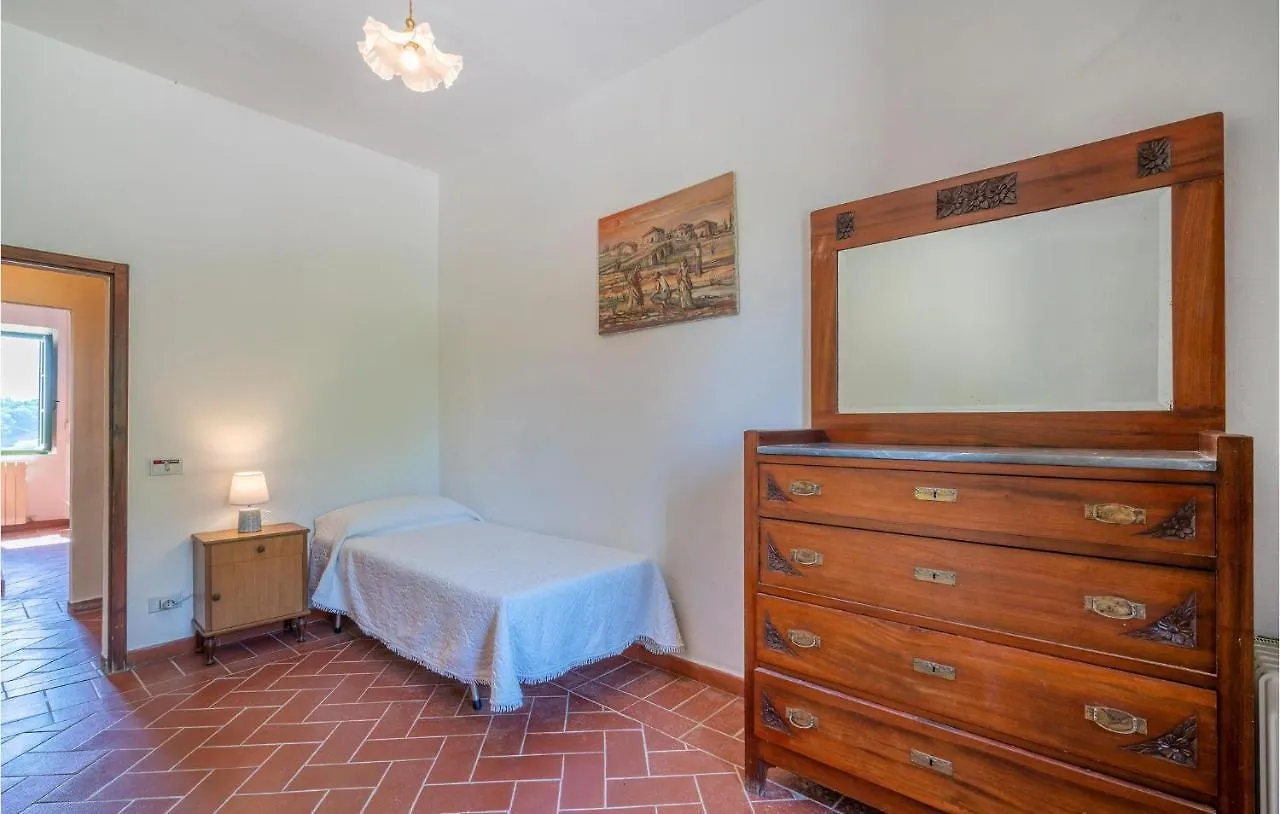 Cozy Home In Sarteano With Kitchen Vakantiehuis